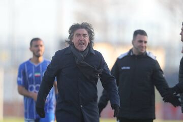 واسطه‌های مرموز قطری در اطراف استقلال چه کار داشتند؟/ ساپینتو دلال‌ها را نقره داغ کرد 