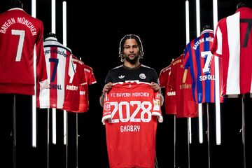 شماره ۷ با بایرن تمدید کرد