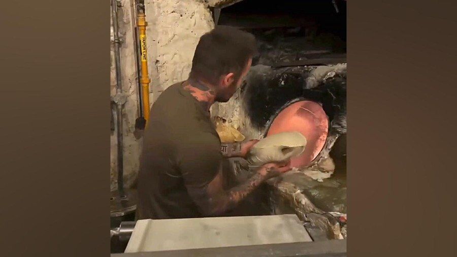 ویدیو| شغل جدید دیوید بکام؛ آقای اسطوره پای تنور نان لواش