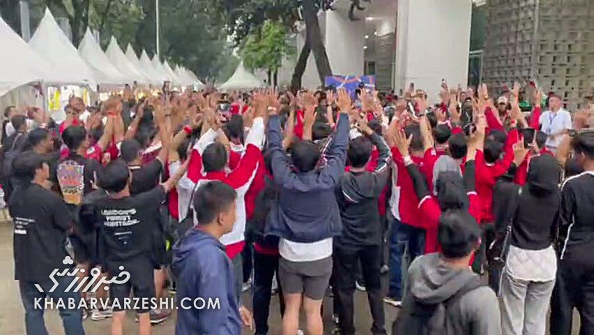 ویدیو| شور و شوق هواداران اندونزی دقایقی قبل از بازی با ایران