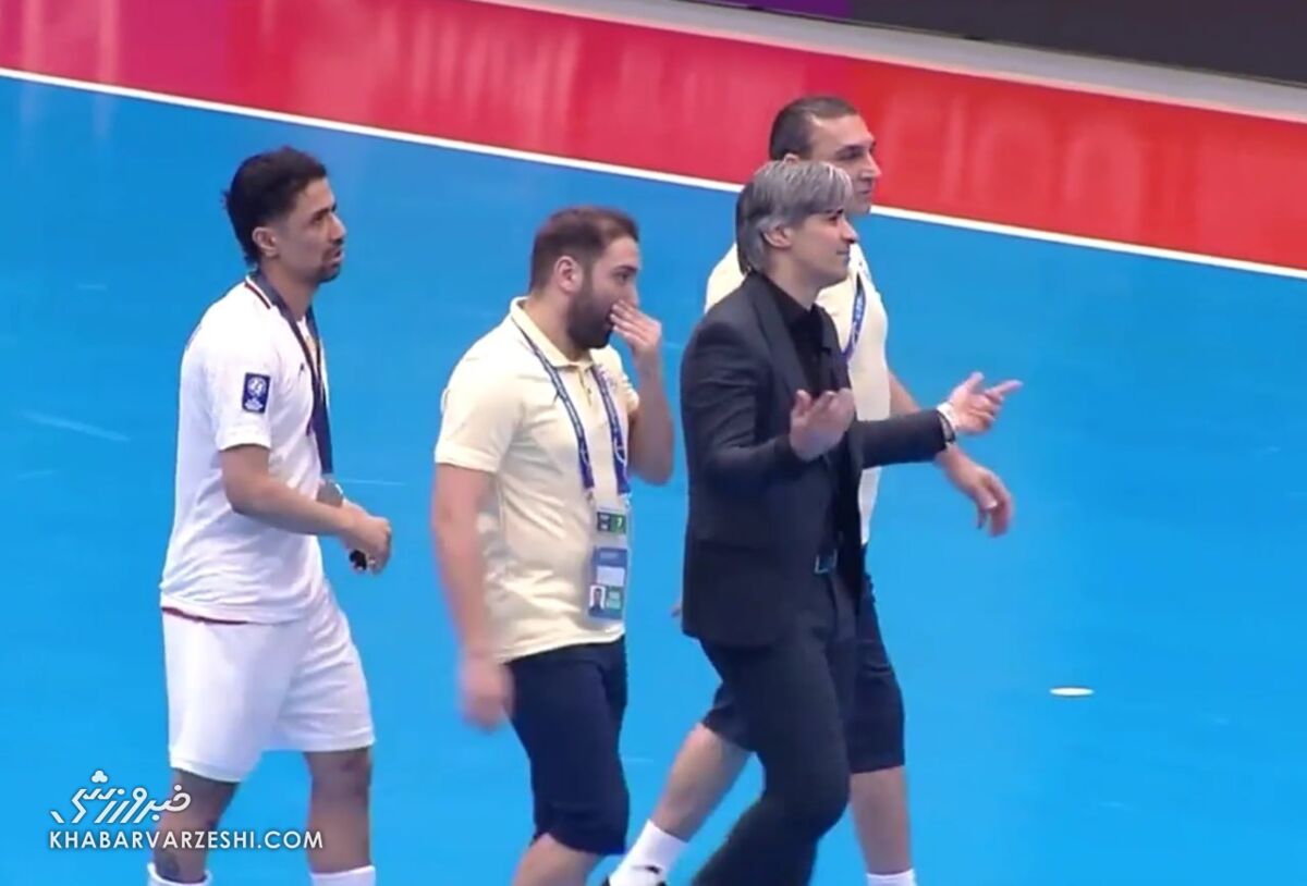 قهر تلخ سرمربی تیم ملی در اوج شادی/ شمسایی مدال قهرمانی را از گردن درآورد! +عکس