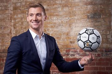 ویدیو| سورپرایز چهره مشهور فوتبال برای مردم با پوشش ناشناس