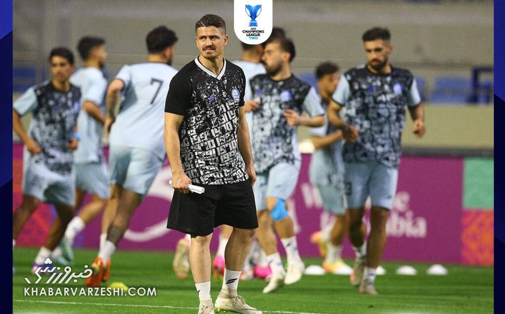 وریا غفوری از نزدیک استقلال را زیر نظر گرفت +عکس