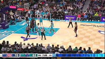 ویدیو| بزن بزن در NBA؛ پلیس وسط زمین آمد!