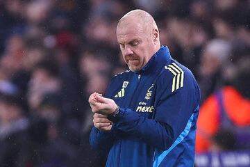 این سرمربی پس از ۱۱۴ روز اخراج شد!