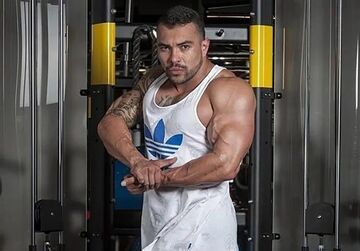 قهرمان جوان بدنسازی حین تمرین فوت کرد