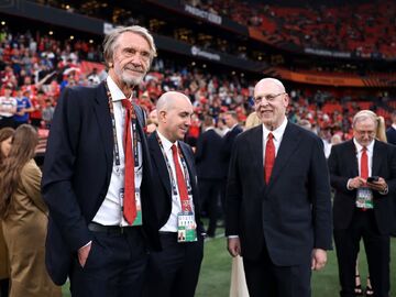 از مصاحبه جنجالی تا عذرخواهی؛ منچستریونایتد به‌خاطر سخنان این مرد به بحران کشیده شد