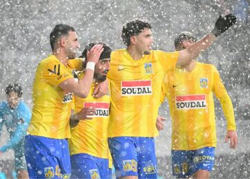 پست تلخ صیادمنش: گلی که بر سر راهت افتاد... +عکس