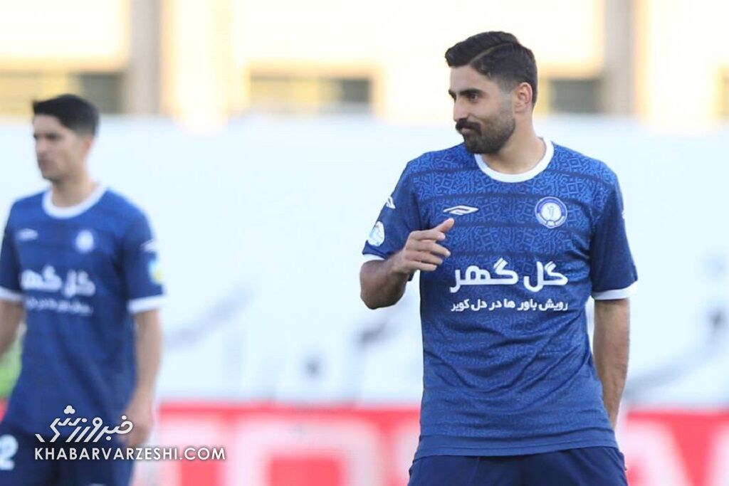 پوریا لطیفیفر در دیدار گل گهر و پرسپولیس