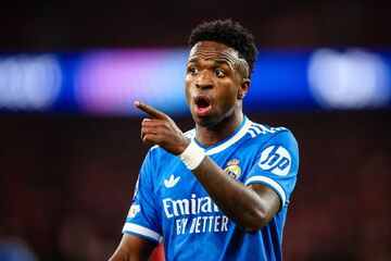 حواشی بازی بنفیکا - رئال مادرید؛ نژادپرستی، اخراج مورینیو، توقف ۱۰ دقیقه‌ای بازی/ چرا وینیسیوس بازی را به جنجال کشید؟