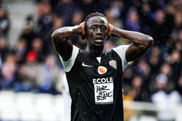 نقره داغ ستاره فوتبال با محرومیت سنگین/ غذای رستوران آسیایی زهرمار شد