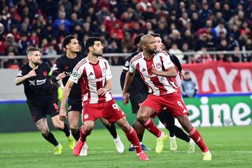 انتقاد از طارمی پس از یک اشتباه؛ این بازیکن‌ها نباید کنار هم باشند