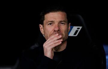 پیشنهاد بزرگ رد شد؛ آلونسو در انتظار پیشنهاد لیورپول است؟