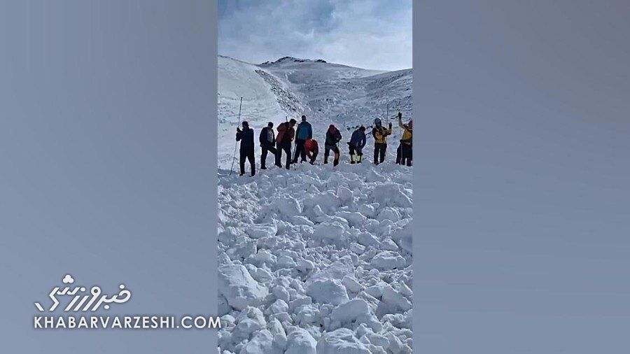 ویدیو| تلاش برای یافتن پیکر دو کوهنورد زیر برف ۱۰ متری جاده چالوس