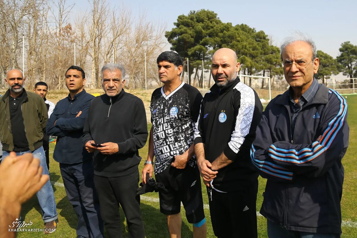 مدیر سازمان فوتبال استقلال، سهراب را تحویل گرفت! +عکس