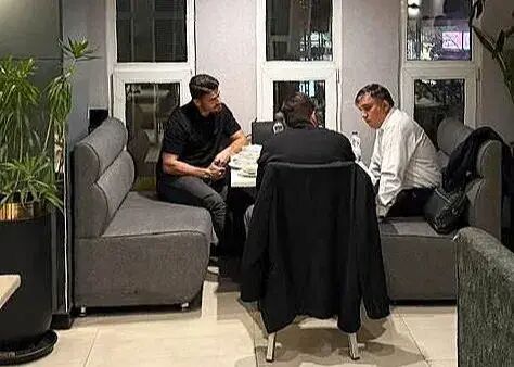 چهره محبوب استقلال شبانه در جلسه مخفیانه با تاجرنیا +عکس