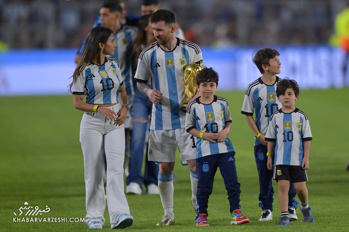 لیونل مسی به همراه خانواده