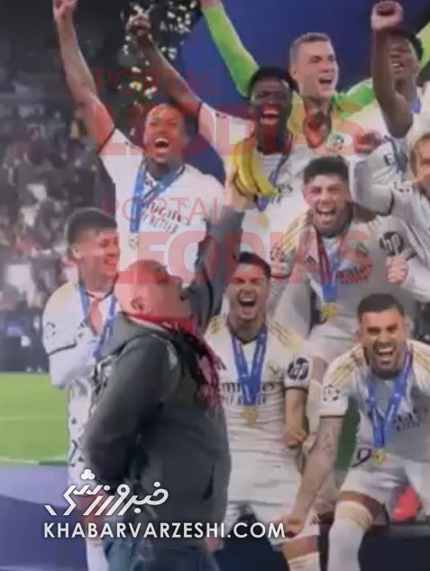 خشم رئالیها با خوشه موز برای میمون!/ تصویر تحقیرآمیز علیه وینیسیوس جنجالآفرین شد +عکس