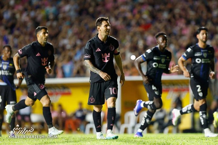 فرار مسی از مصدومیت توسط جیمی‌جامپ؛ بازی عجیب و غریب اینترمیامی با لباس مشکی +عکس و ویدیو