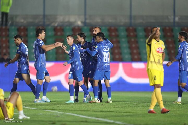 استقلال ۲ - فجر ۱/ صدرنشینی سهراب با قربانی پیروز