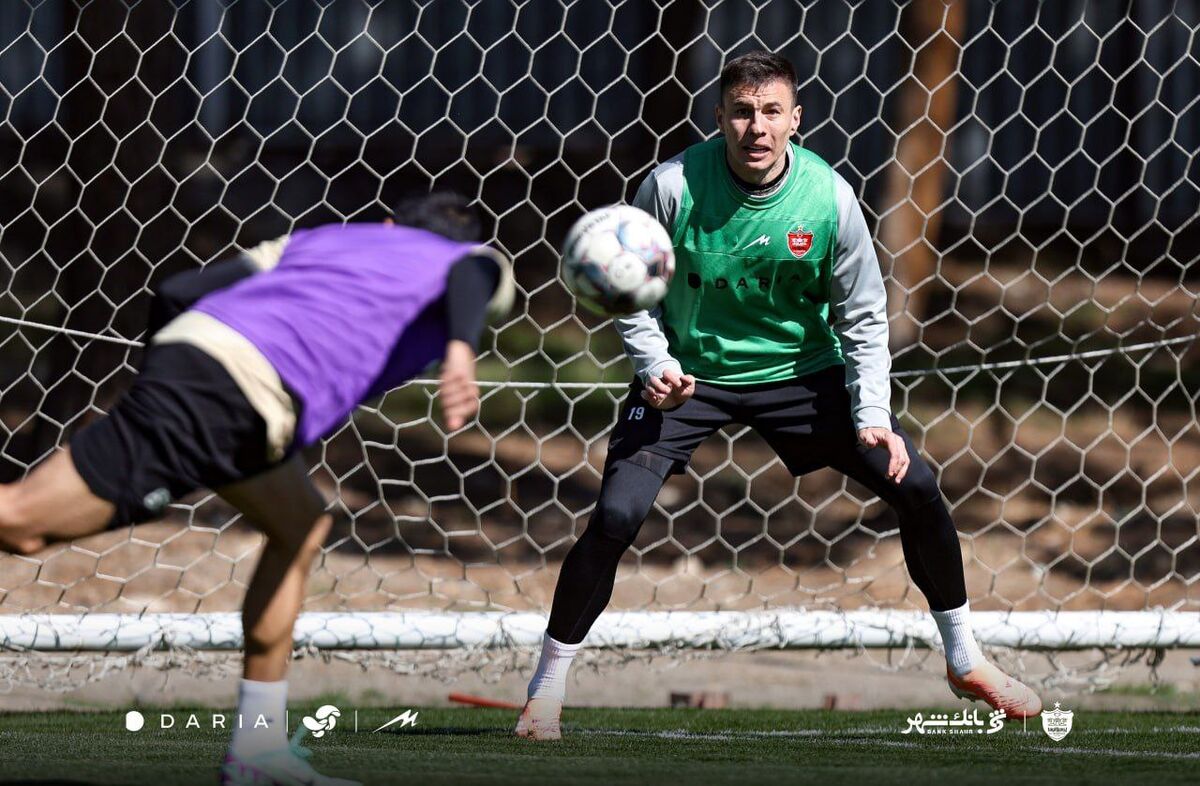 ستاره گلزن پرسپولیس گلر شد +عکس