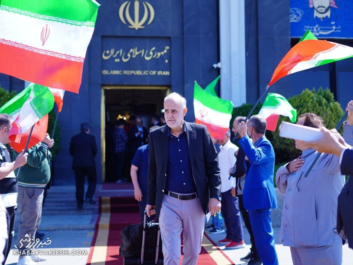 چه کسانی ویزای آمریکا نگرفتهاند؟ مسئولان ردهبالای فدراسیون و تیم ملی! مهدی محمدنبی