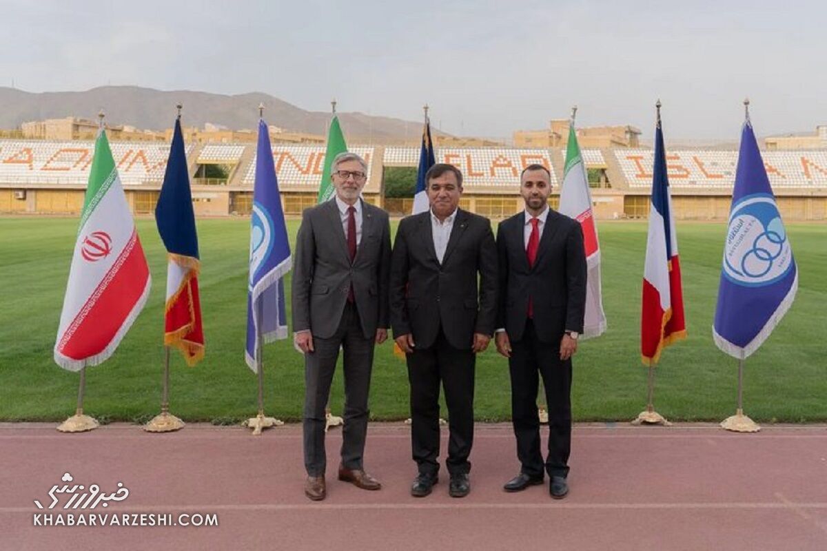 دیپلماسی آبی؛ استقلال میزبان سفیر فرانسه در تهران +تصاویر دیدار علی تاجرنیا، سرپرست استقلال، با سفیر فرانسه در تهران