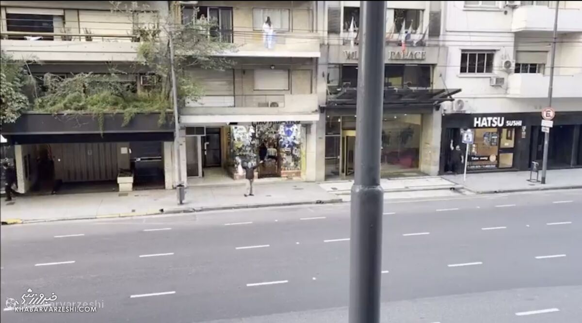 شادی خیابانی در بوئنوس آیرس پس از پیروزی آرژانتین برابر مصر