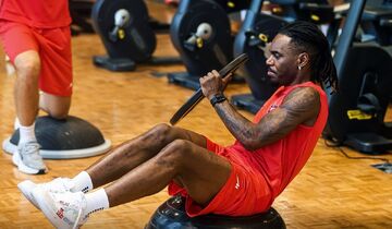 شرایط مبهم بیفوما در پرسپولیس؛ وینگر سرخ‌ها مصدوم است؟