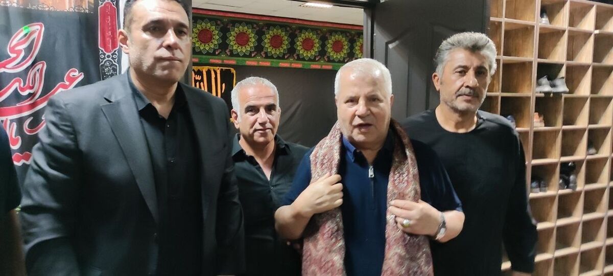 علی پروین در مراسم عزاداری