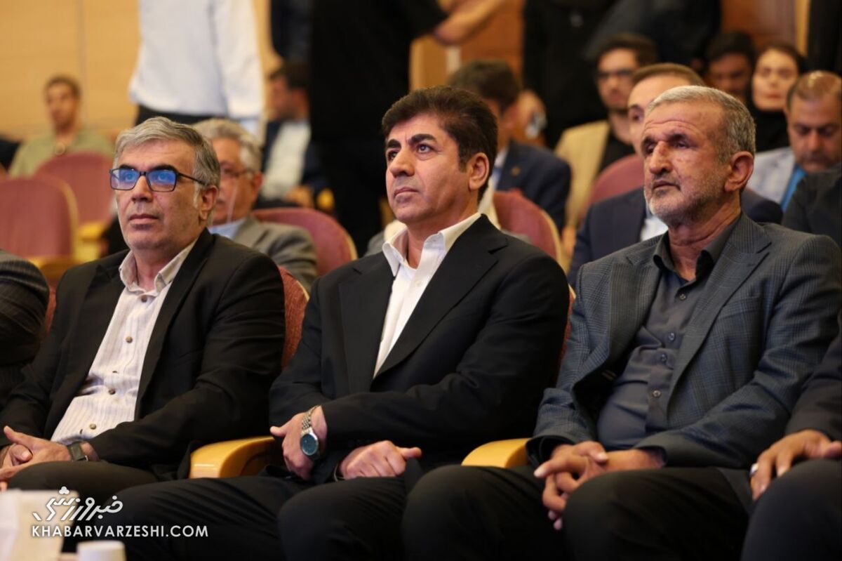 فرار از دست خبرنگاران و خریدن زمان چاره کار نیست/ تاج هرچه زودتر تکلیف دبیرکل را مشخص کند!