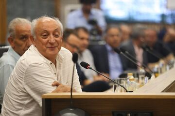 لیگ ۱۸ تیمی و پنجره بسته کار دست استقلال می‌دهد