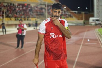 قهر اورونوف؟ در پرسپولیس کسی نمی‌تواند قیافه بگیرد/ این بازوبند و بازی در جام جهانی آرزوی من بود/ عینک شجاع را از فیلمبردار گرفتم