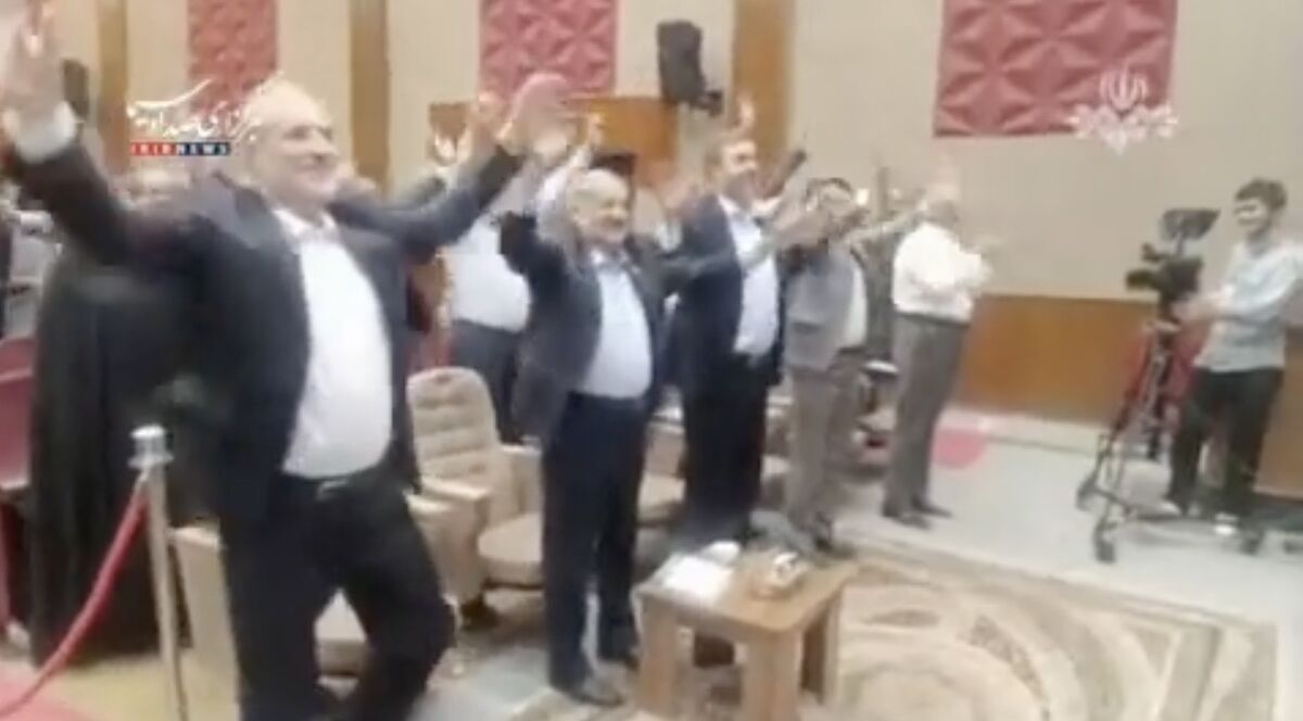 ویدیو| حرکات کششی و موزون آقای وزیر و مدیران، در زنگ ورزش!