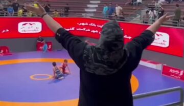 ویدیو| به وجد آمدن مادر کشتی گیر نونهال ایرانی در سالن