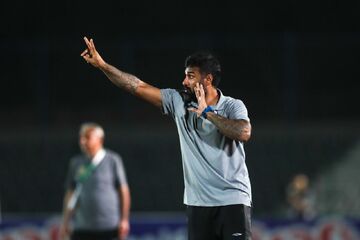مربی استقلال ممنوع الخروج شد!