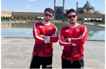 تماشاگران ویژه بازی تراکتور - پرسپولیس اشک همه را درآوردند +عکس