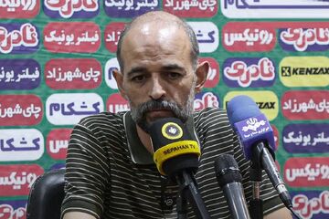 انتقاد نویدکیا از خودی‌ها: یک جای کارشان می‌لنگد/ وقتی چوب را برداری گربه خرابکار خودش می‌دود!