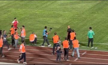 ویدیو| تشویق شدید مازیار زارع از سوی پرسپولیسی‌ها