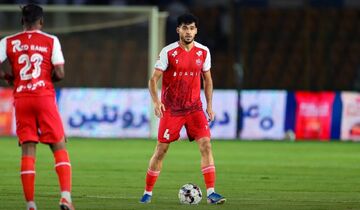 ویدیو| نداشتن دمپایی، دلیل عجیب مصدومیت بازیکن پرسپولیس!
