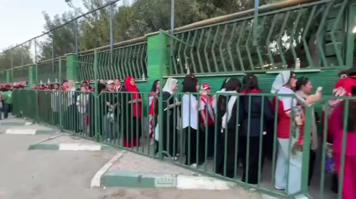 صف طولانی زنان هوادار پرسپولیس در ورزشگاه شهدای شهر قدس