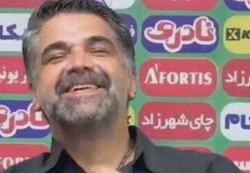ویدیو| واکنش پیروز قربانی به پخش‌شدن آهنگ معین در کنفرانس: لطفا ترک بعدی ساقی هایده را پخش کنید!