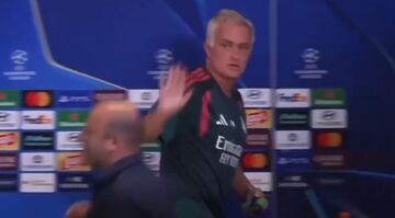 ویدیو| سوپرایز مورینیو پیش از بازی با تیم سابق با هدیه عجیب خبرنگار!