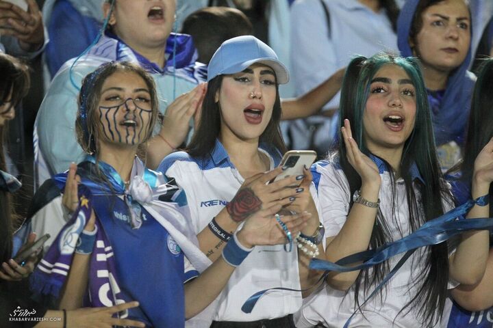 هواداران استقلال؛ استقلال - پیکان