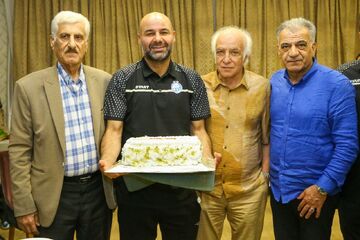 جشن تولد بختیاری‌زاده در عراق؛ آغوش سهراب برای حردانی +عکس