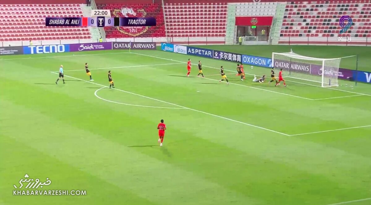 شباب الاهلی با گل سزار از تراکتور پیش افتاد