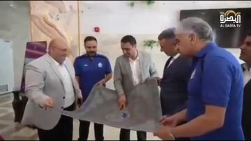 ویدیو| استقلال به استاندار بصره فرش نفیس هدیه داد