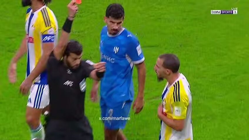 اخراج دو بازیکن در دیدار الهلال و الغرافه