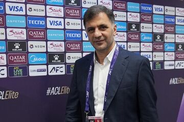 حجت کریمی: به تراکتور فحش دادند، امتیاز هم گرفتند/ از لیگ نخبگان کناره‌گیری نمی‌کنیم و جواد نکونام را هم کنار نمی‌گذاریم +ویدیو