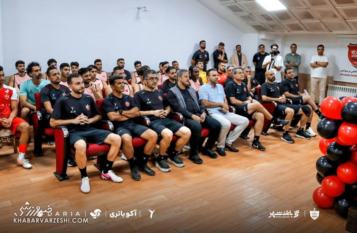 تولدبازی پرسپولیسیها/ کیک مالی کنعانی روی صورت تارتار +تصاویر